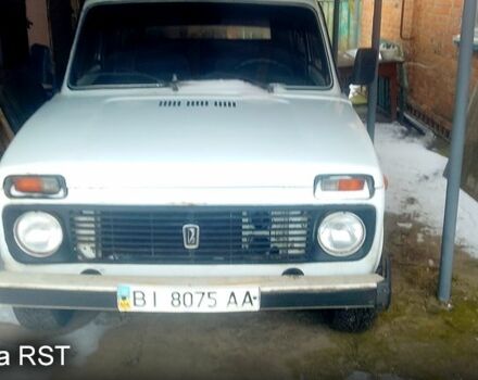 Белый ВАЗ 2121 Нива, объемом двигателя 1.6 л и пробегом 100 тыс. км за 1350 $, фото 1 на Automoto.ua