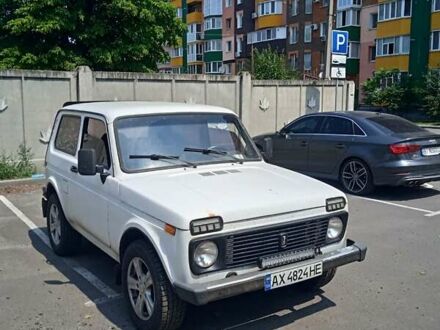 Белый ВАЗ 2121 Нива, объемом двигателя 1.6 л и пробегом 20 тыс. км за 4000 $, фото 1 на Automoto.ua