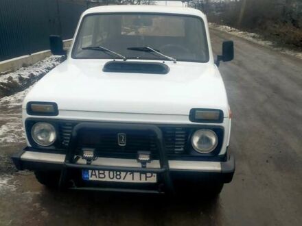 Белый ВАЗ 2121 Нива, объемом двигателя 1.58 л и пробегом 180 тыс. км за 2100 $, фото 1 на Automoto.ua