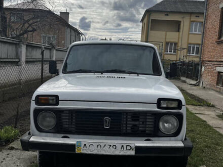 ВАЗ 2121 Нива 1993 у Львові на Automoto.ua Білий ВАЗ 2121 Нива, об'ємом двигуна 1.6 л та пробігом 120 тис. км за 1800 $, фото 1 на Automoto.ua