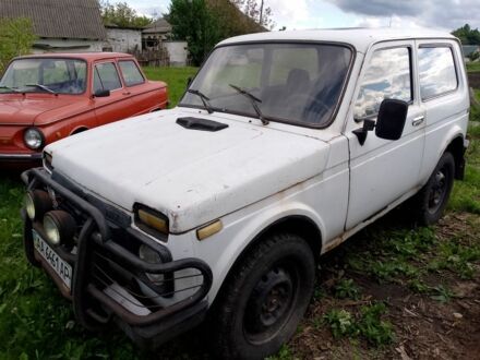 ВАЗ 2121 1993 в Обухове на Automoto.ua Белый ВАЗ 2121, объемом двигателя 2 л и пробегом 400 тыс. км за 1000 $, фото 1 на Automoto.ua