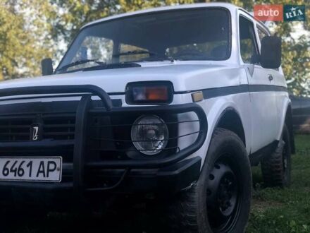 Белый ВАЗ 2121 Нива, объемом двигателя 1.6 л и пробегом 100 тыс. км за 1600 $, фото 1 на Automoto.ua