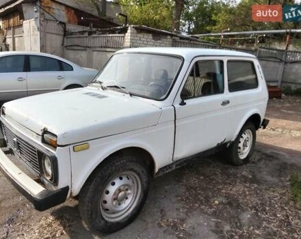 Белый ВАЗ 2121 Нива, объемом двигателя 1.6 л и пробегом 152 тыс. км за 800 $, фото 1 на Automoto.ua