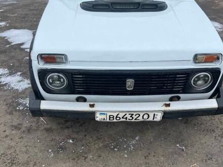 Белый ВАЗ 2121 Нива, объемом двигателя 1.6 л и пробегом 200 тыс. км за 1550 $, фото 1 на Automoto.ua