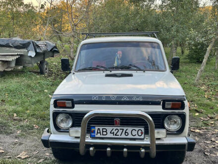 Белый ВАЗ 2121 Нива, объемом двигателя 1.6 л и пробегом 170 тыс. км за 3200 $, фото 1 на Automoto.ua