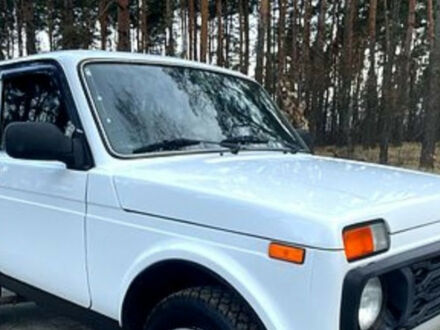 Белый ВАЗ 2121 Нива, объемом двигателя 1.7 л и пробегом 166 тыс. км за 950 $, фото 1 на Automoto.ua