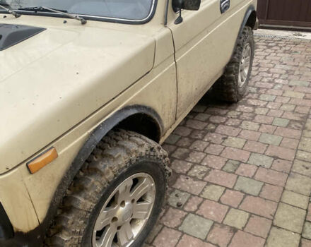 Бежевый ВАЗ 2121 Нива, объемом двигателя 1.6 л и пробегом 100 тыс. км за 2500 $, фото 3 на Automoto.ua