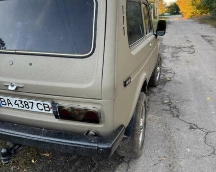 Бежевий ВАЗ 2121 Нива, об'ємом двигуна 1.6 л та пробігом 180 тис. км за 3000 $, фото 2 на Automoto.ua
