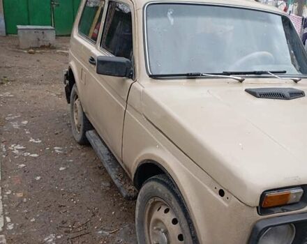 Бежевий ВАЗ 2121 Нива, об'ємом двигуна 1.6 л та пробігом 100 тис. км за 1100 $, фото 4 на Automoto.ua
