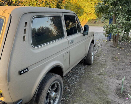 Бежевий ВАЗ 2121 Нива, об'ємом двигуна 1.6 л та пробігом 180 тис. км за 3000 $, фото 7 на Automoto.ua