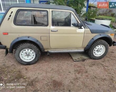 Бежевый ВАЗ 2121 Нива, объемом двигателя 1.6 л и пробегом 300 тыс. км за 1536 $, фото 1 на Automoto.ua