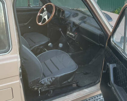 Бежевый ВАЗ 2121 Нива, объемом двигателя 1.6 л и пробегом 100 тыс. км за 2000 $, фото 6 на Automoto.ua