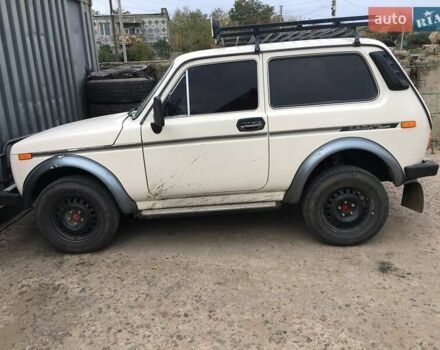 Бежевый ВАЗ 2121 Нива, объемом двигателя 1.6 л и пробегом 350 тыс. км за 2250 $, фото 4 на Automoto.ua