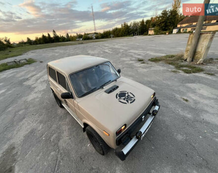 Бежевый ВАЗ 2121 Нива, объемом двигателя 1.7 л и пробегом 180 тыс. км за 1950 $, фото 1 на Automoto.ua