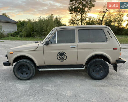 Бежевый ВАЗ 2121 Нива, объемом двигателя 1.7 л и пробегом 180 тыс. км за 1950 $, фото 5 на Automoto.ua