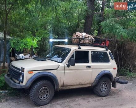 Бежевый ВАЗ 2121 Нива, объемом двигателя 1.9 л и пробегом 555 тыс. км за 4000 $, фото 3 на Automoto.ua