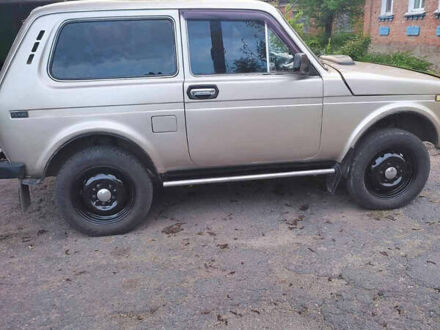ВАЗ 2121 Нива 1981 у Лубнах на Automoto.ua Бежевий ВАЗ 2121 Нива, об'ємом двигуна 1.57 л та пробігом 300 тис. км за 2200 $, фото 1 на Automoto.ua