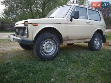 ВАЗ 2121 Нива 1982 у Нежине на Automoto.ua Бежевий ВАЗ 2121 Нива, об'ємом двигуна 1.6 л та пробігом 120 тис. км за 3000 $, фото 1 на Automoto.ua