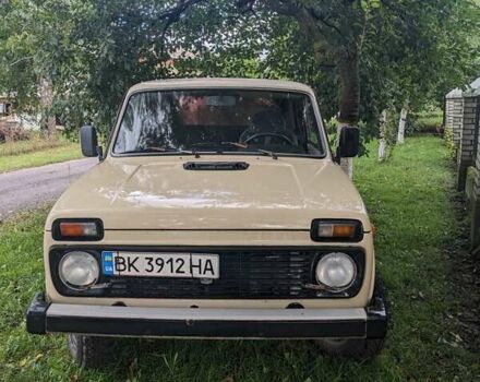Бежевый ВАЗ 2121 Нива, объемом двигателя 1.59 л и пробегом 102 тыс. км за 3500 $, фото 1 на Automoto.ua