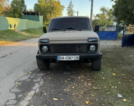 Бежевый ВАЗ 2121 Нива, объемом двигателя 1.6 л и пробегом 180 тыс. км за 3000 $, фото 1 на Automoto.ua