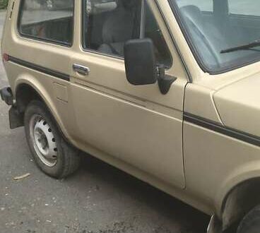 ВАЗ 2121 Нива 1986 у Хмельницькому на Automoto.ua Бежевий ВАЗ 2121 Нива, об'ємом двигуна 1.6 л та пробігом 53 тис. км за 2500 $, фото 1 на Automoto.ua