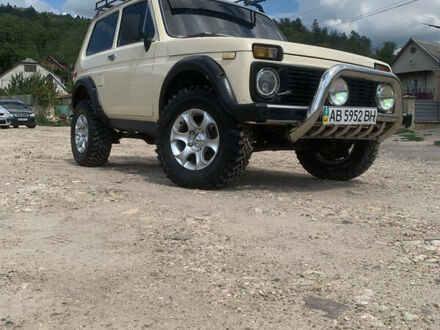 ВАЗ 2121 Нива 1988 у Могилев-Подольском на Automoto.ua Бежевий ВАЗ 2121 Нива, об'ємом двигуна 1.6 л та пробігом 300 тис. км за 3300 $, фото 1 на Automoto.ua