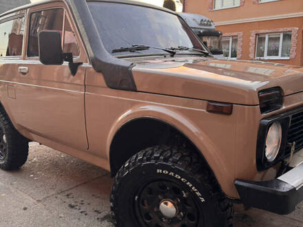 ВАЗ 2121 Нива 1989 у Тячеве на Automoto.ua Бежевий ВАЗ 2121 Нива, об'ємом двигуна 1.6 л та пробігом 87 тис. км за 4200 $, фото 1 на Automoto.ua