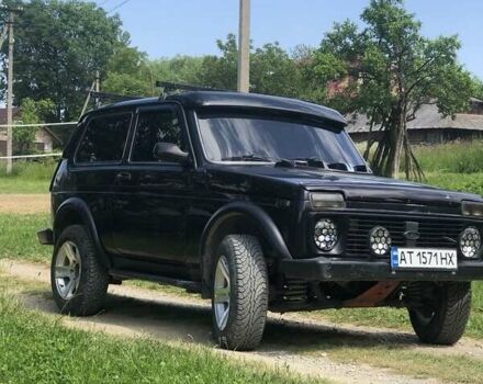Черный ВАЗ 2121 Нива, объемом двигателя 1.6 л и пробегом 200 тыс. км за 2999 $, фото 1 на Automoto.ua