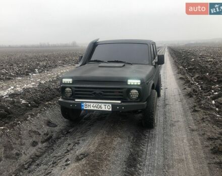 Черный ВАЗ 2121 Нива, объемом двигателя 1.6 л и пробегом 250 тыс. км за 3999 $, фото 1 на Automoto.ua