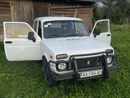 Чорний ВАЗ 2121 Нива, об'ємом двигуна 0.15 л та пробігом 200 тис. км за 2100 $, фото 1 на Automoto.ua