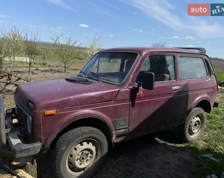 Красный ВАЗ 2121 Нива, объемом двигателя 1.6 л и пробегом 200 тыс. км за 1500 $, фото 2 на Automoto.ua