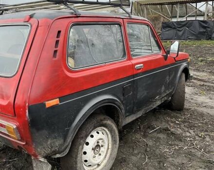 Красный ВАЗ 2121 Нива, объемом двигателя 1.58 л и пробегом 200 тыс. км за 1500 $, фото 4 на Automoto.ua