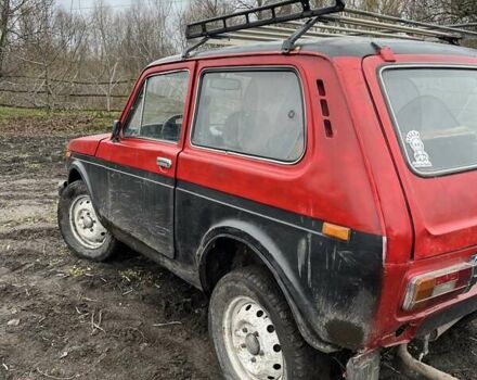 Красный ВАЗ 2121 Нива, объемом двигателя 1.58 л и пробегом 200 тыс. км за 1500 $, фото 1 на Automoto.ua