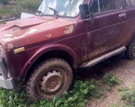 Красный ВАЗ 2121, объемом двигателя 1 л и пробегом 98 тыс. км за 3100 $, фото 2 на Automoto.ua