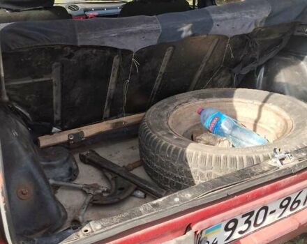 Красный ВАЗ 2121 Нива, объемом двигателя 1.6 л и пробегом 180 тыс. км за 1060 $, фото 5 на Automoto.ua