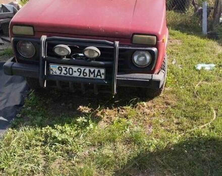 Красный ВАЗ 2121 Нива, объемом двигателя 1.6 л и пробегом 180 тыс. км за 1060 $, фото 2 на Automoto.ua
