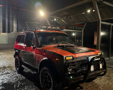 Красный ВАЗ 2121 Нива, объемом двигателя 1.57 л и пробегом 100 тыс. км за 1999 $, фото 3 на Automoto.ua