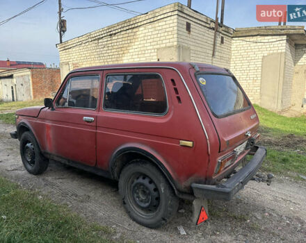 Красный ВАЗ 2121 Нива, объемом двигателя 0 л и пробегом 300 тыс. км за 1699 $, фото 4 на Automoto.ua