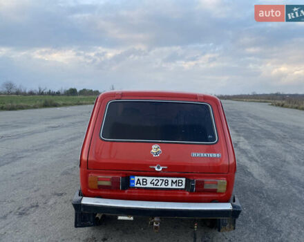 Красный ВАЗ 2121 Нива, объемом двигателя 1.57 л и пробегом 72 тыс. км за 2400 $, фото 2 на Automoto.ua
