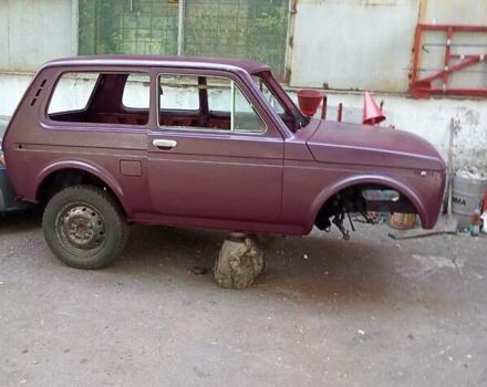 Красный ВАЗ 2121 Нива, объемом двигателя 1.6 л и пробегом 100 тыс. км за 3300 $, фото 6 на Automoto.ua