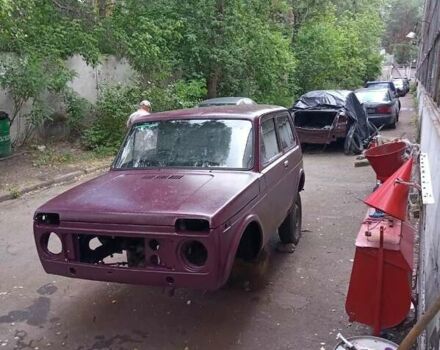 Красный ВАЗ 2121 Нива, объемом двигателя 1.6 л и пробегом 100 тыс. км за 3300 $, фото 5 на Automoto.ua