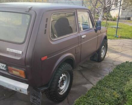 Красный ВАЗ 2121 Нива, объемом двигателя 1.6 л и пробегом 100 тыс. км за 3300 $, фото 3 на Automoto.ua
