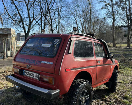 Красный ВАЗ 2121 Нива, объемом двигателя 1.57 л и пробегом 333 тыс. км за 3299 $, фото 4 на Automoto.ua