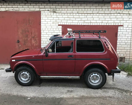 Красный ВАЗ 2121 Нива, объемом двигателя 1.58 л и пробегом 107 тыс. км за 2400 $, фото 3 на Automoto.ua