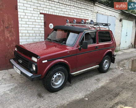 Красный ВАЗ 2121 Нива, объемом двигателя 1.58 л и пробегом 107 тыс. км за 2400 $, фото 1 на Automoto.ua