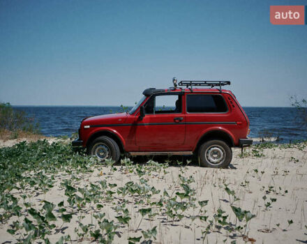 Красный ВАЗ 2121 Нива, объемом двигателя 1.58 л и пробегом 107 тыс. км за 2400 $, фото 11 на Automoto.ua