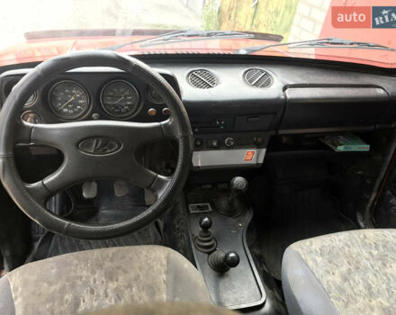 Красный ВАЗ 2121 Нива, объемом двигателя 1.58 л и пробегом 107 тыс. км за 2400 $, фото 7 на Automoto.ua