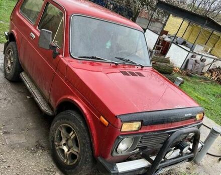 Красный ВАЗ 2121 Нива, объемом двигателя 1.6 л и пробегом 100 тыс. км за 2497 $, фото 2 на Automoto.ua
