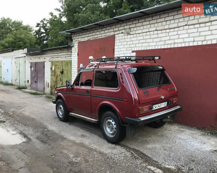 Красный ВАЗ 2121 Нива, объемом двигателя 1.58 л и пробегом 107 тыс. км за 2400 $, фото 2 на Automoto.ua
