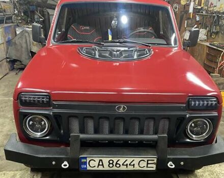 Красный ВАЗ 2121 Нива, объемом двигателя 1.57 л и пробегом 64 тыс. км за 2499 $, фото 2 на Automoto.ua